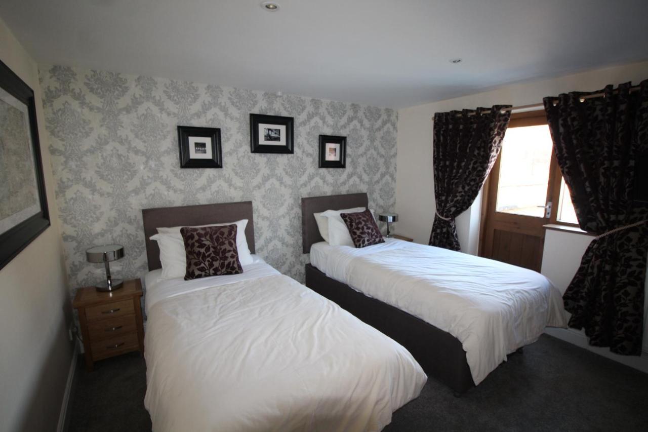 The Clothiers Arms Hotel Stroud  Buitenkant foto