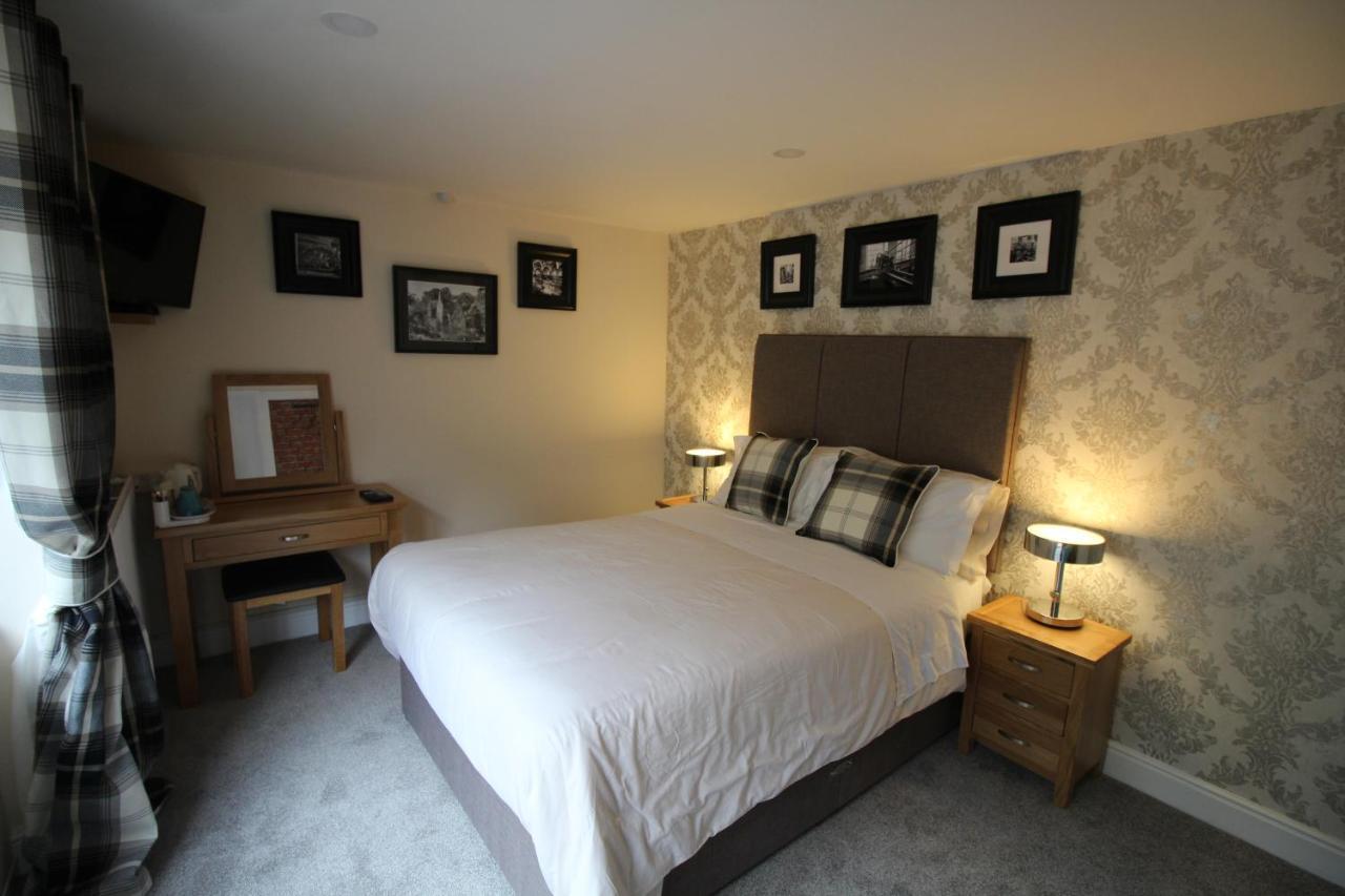 The Clothiers Arms Hotel Stroud  Buitenkant foto