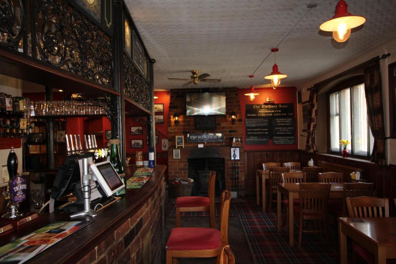 The Clothiers Arms Hotel Stroud  Buitenkant foto