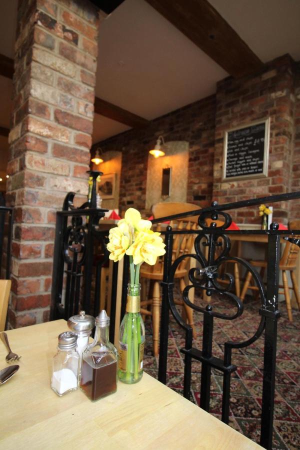 The Clothiers Arms Hotel Stroud  Buitenkant foto